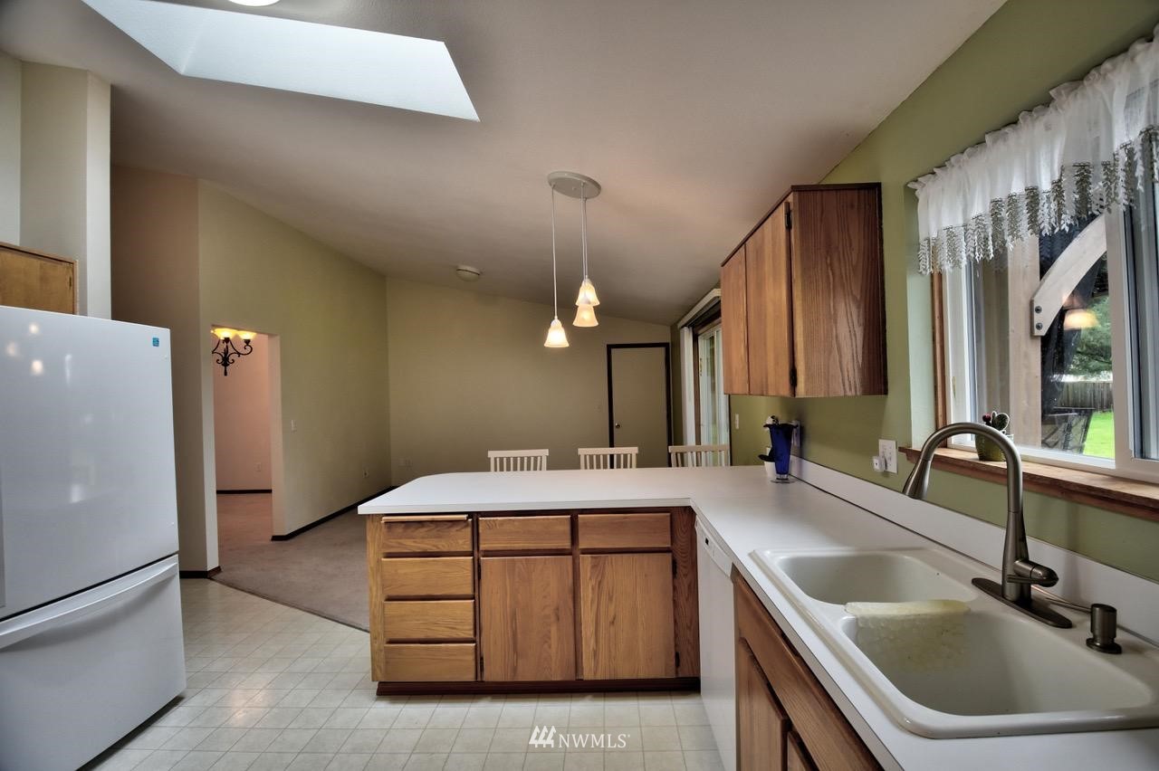 18507 Elderberry Street Southwest Rochester, WA 98579 - Photo 10 of 34