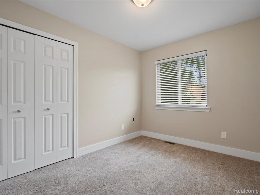 355 North Hospital Road Waterford, MI 48327 - Photo 21 of 23 Gallery Image 21