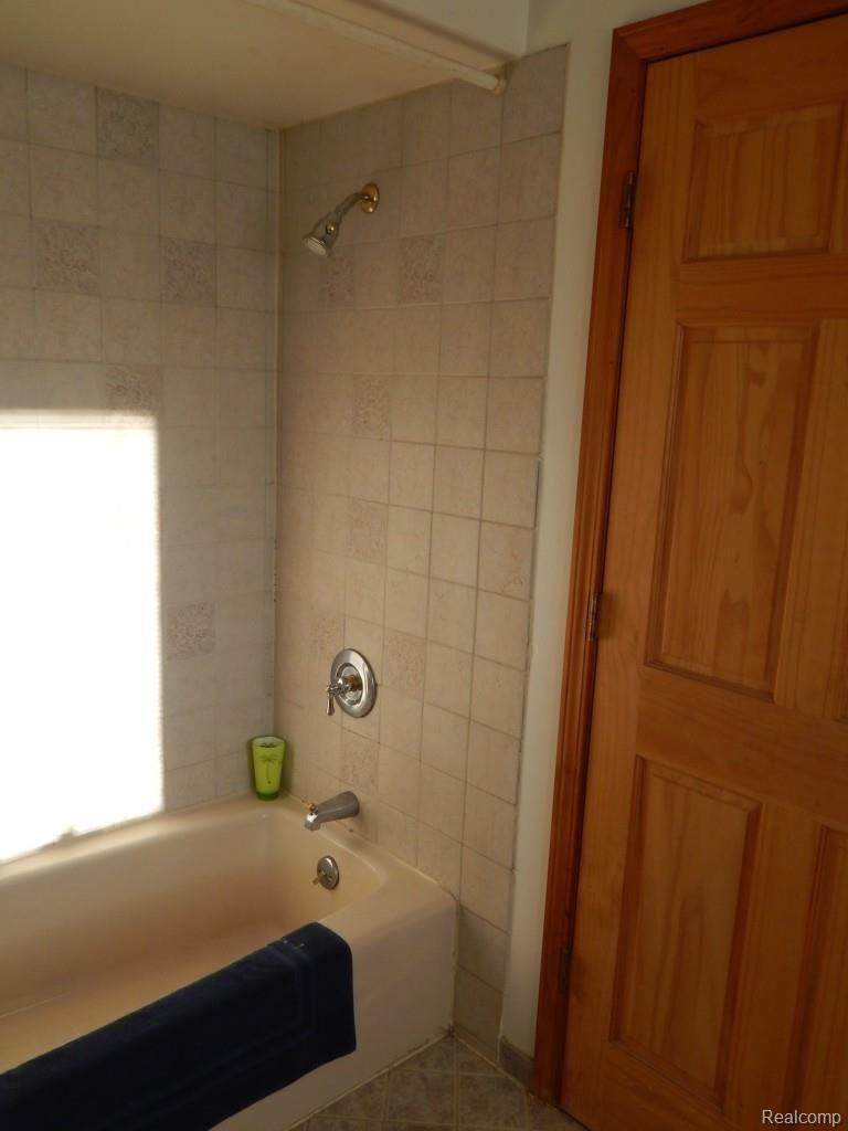 9219 Newburgh Road Livonia, MI 48150 - Photo 21 of 54 DSCN0053.jpg