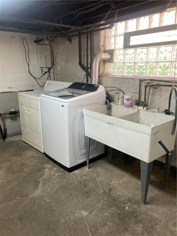 6492 Monitor Street Pittsburgh, PA 15217 - Photo 40 of 42 a room with sink and window