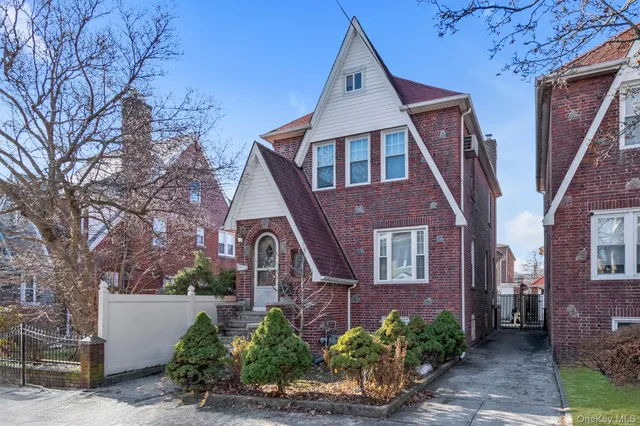 $1,069,000 | 2445 Yates Avenue | Bronxwood