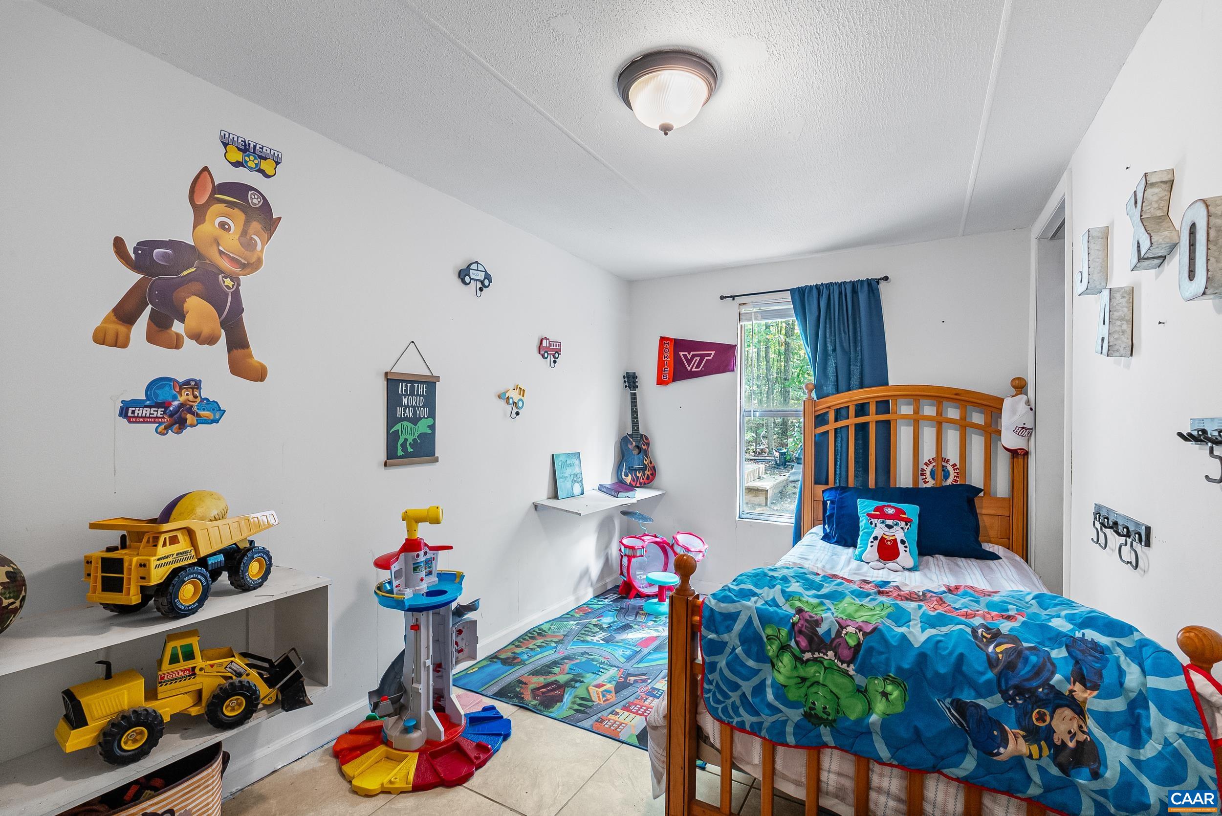 386 Cub Creek Road Appomattox, VA 24522 - Photo 18 of 44 a bedroom with toys and a baby crib