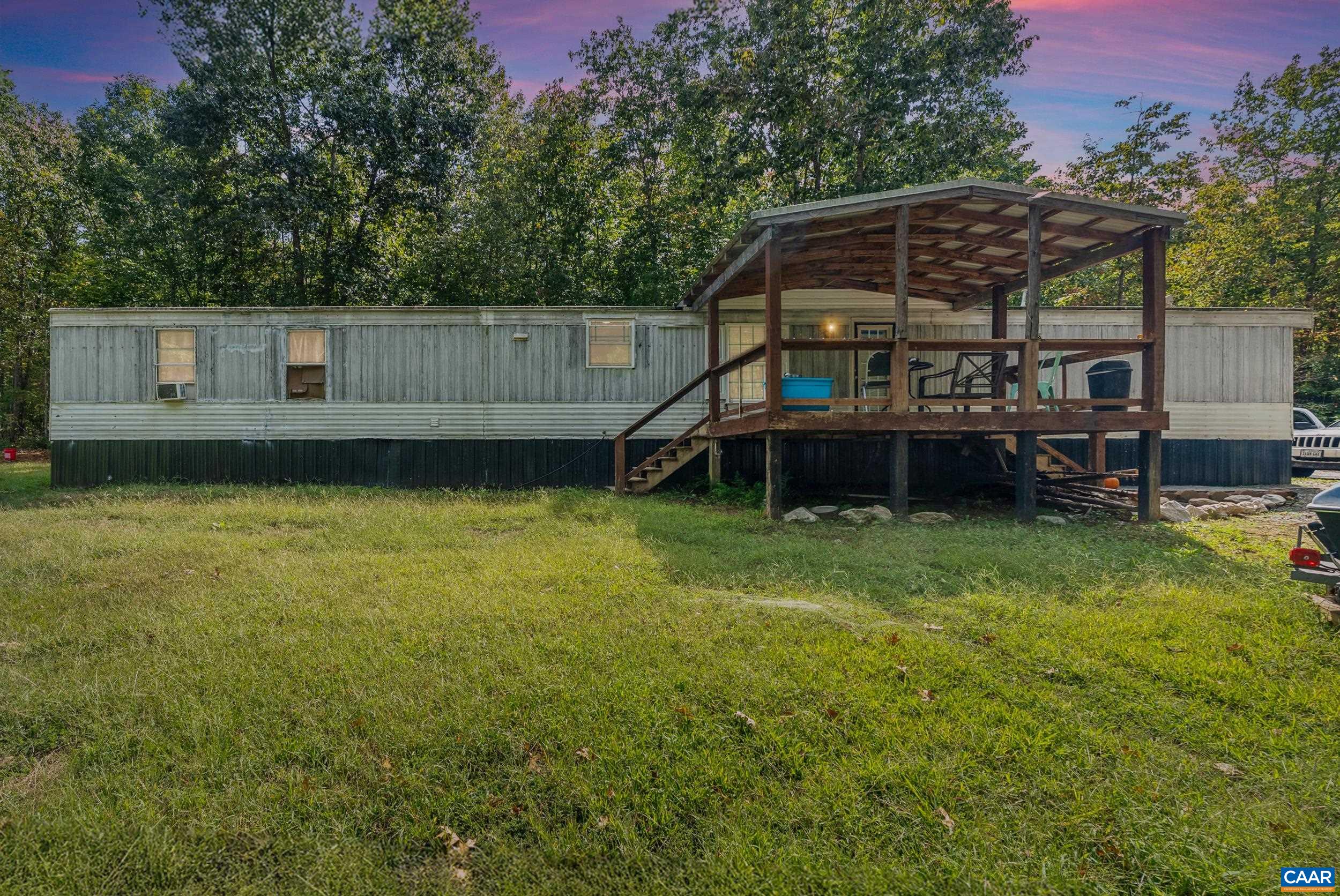 386 Cub Creek Road Appomattox, VA 24522 - Photo 2 of 44 a front view of a house with garden