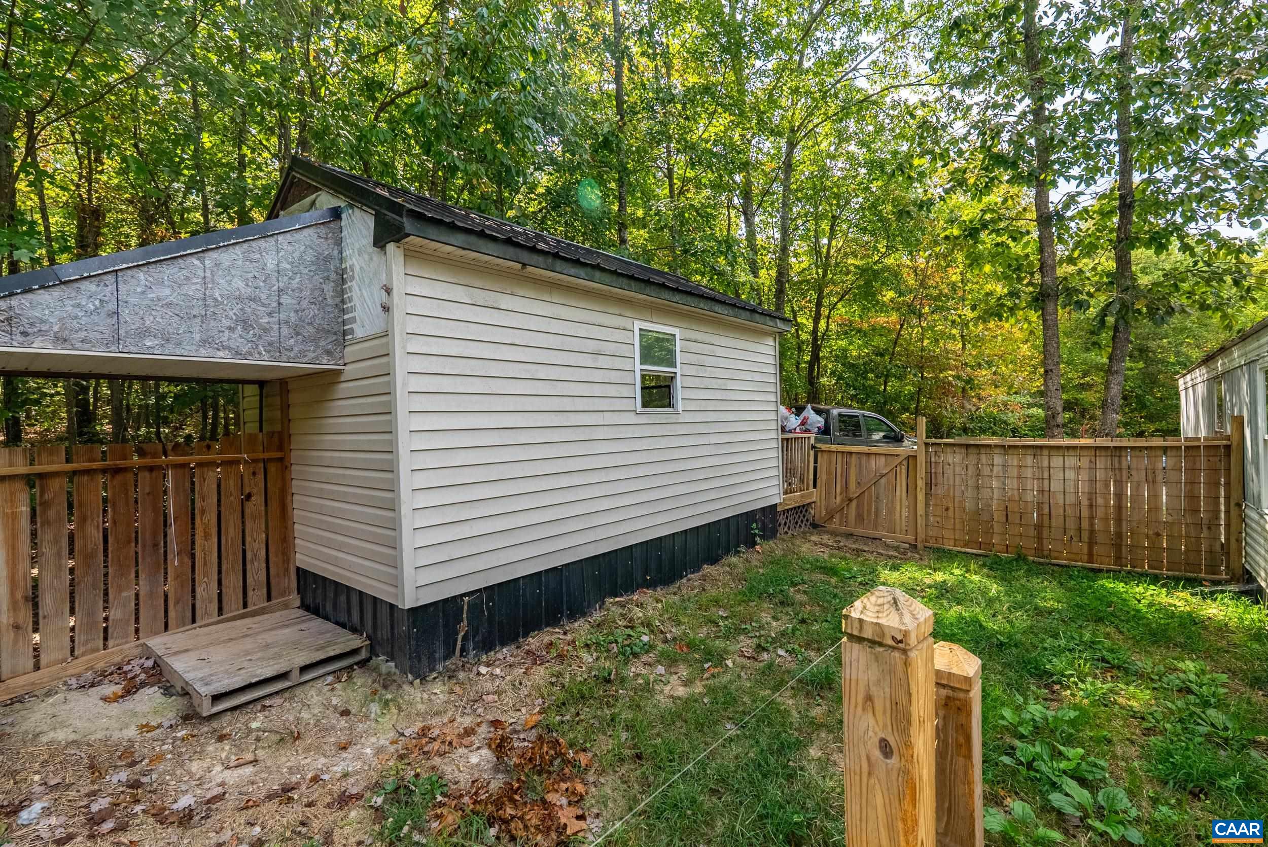386 Cub Creek Road Appomattox, VA 24522 - Photo 37 of 44 a backyard of a house