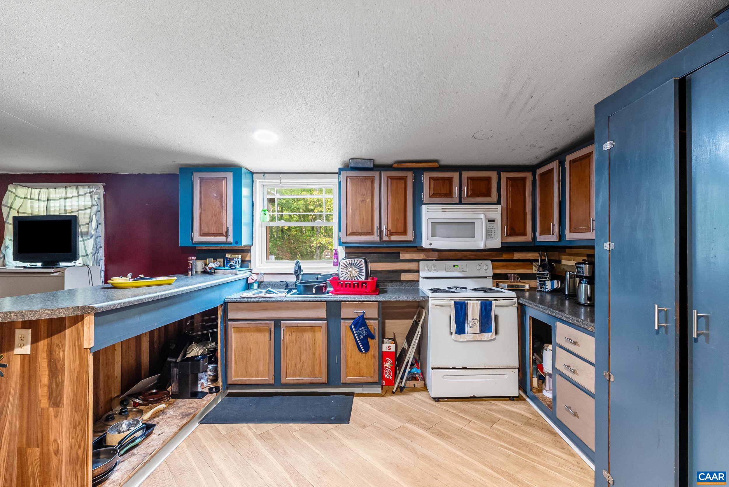 386 Cub Creek Road Appomattox, VA 24522 - Photo 7 of 44 a open kitchen with stainless steel appliances granite countertop a stove and a sink