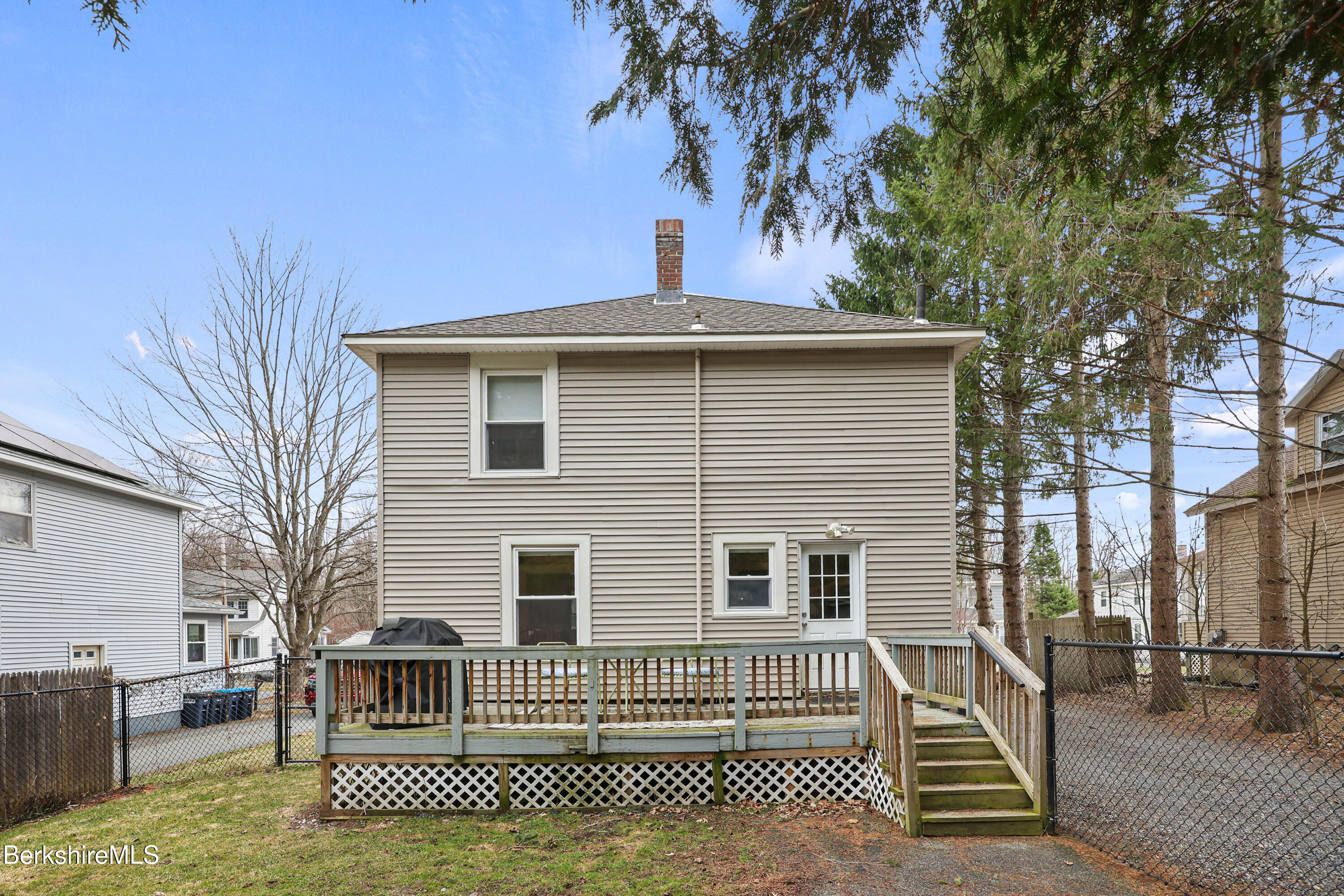 27 Morgan Street Pittsfield, MA 01201 - Photo 31 of 33 a front view of a house with a yard
