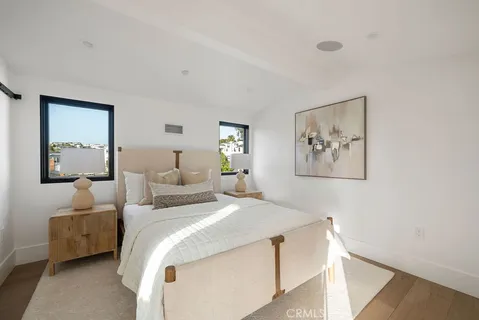 $4,595,000 | 518 Poinsettia Avenue, Corona del Mar, CA 92625