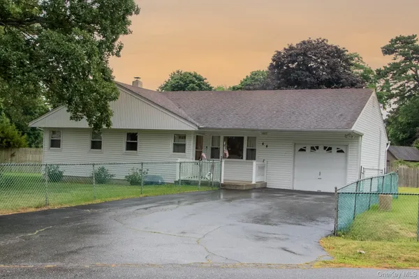 $619,000 | 44 Willoughby Street, Brentwood, NY 11717