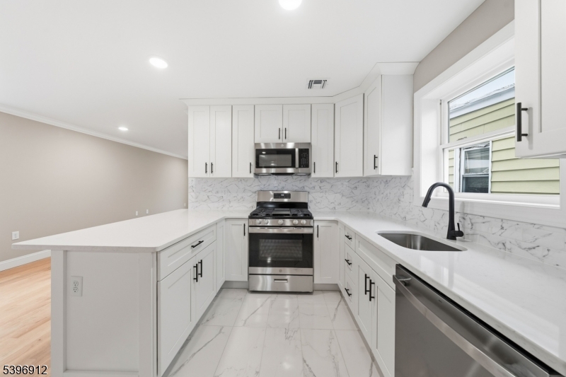 840 Martin Street Elizabeth, NJ 07201 - Photo 16 of 33