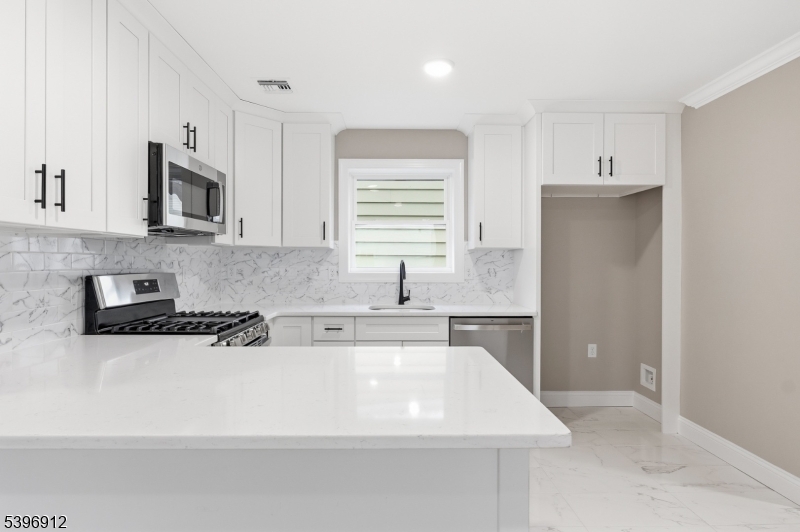 840 Martin Street Elizabeth, NJ 07201 - Photo 17 of 33