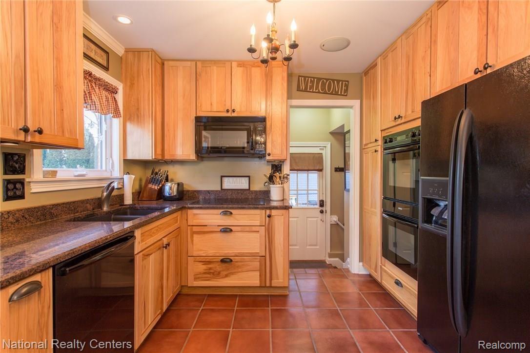 23454 Tuck Road Farmington, MI 48336 - Photo 15 of 30 17_Tuck.jpg