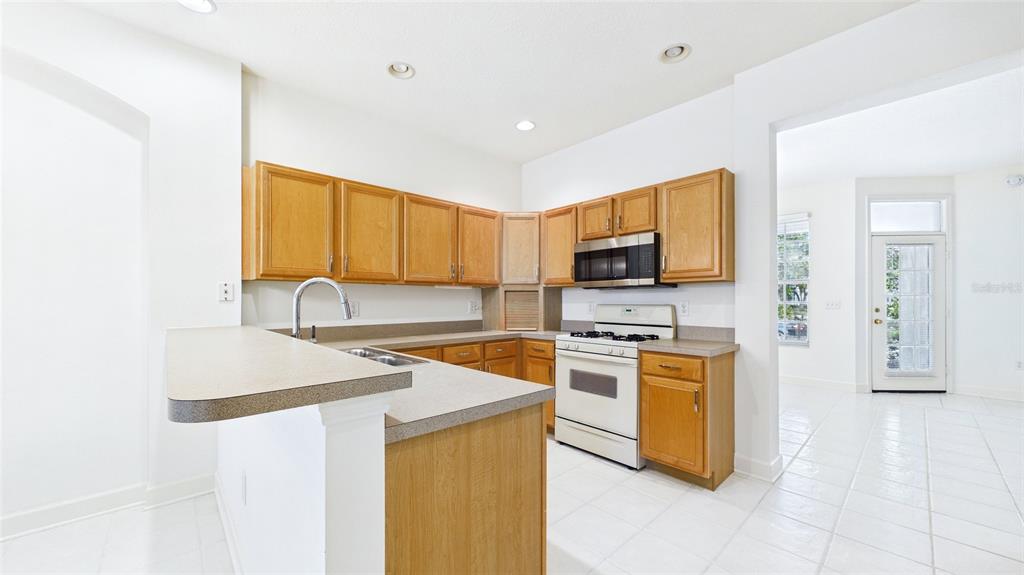 10024 New Parke Road Tampa, FL 33626 - Photo 11 of 64