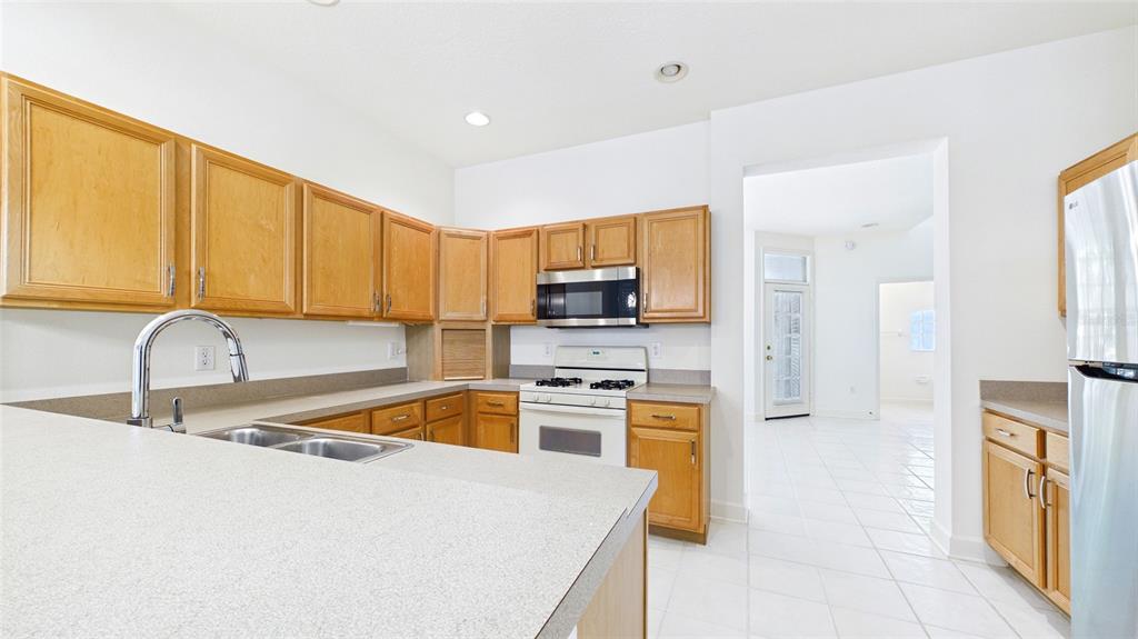 10024 New Parke Road Tampa, FL 33626 - Photo 13 of 64