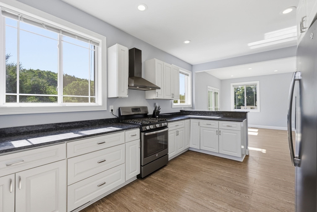17 Russellville Road Westfield, MA 01085 - Photo 3 of 38