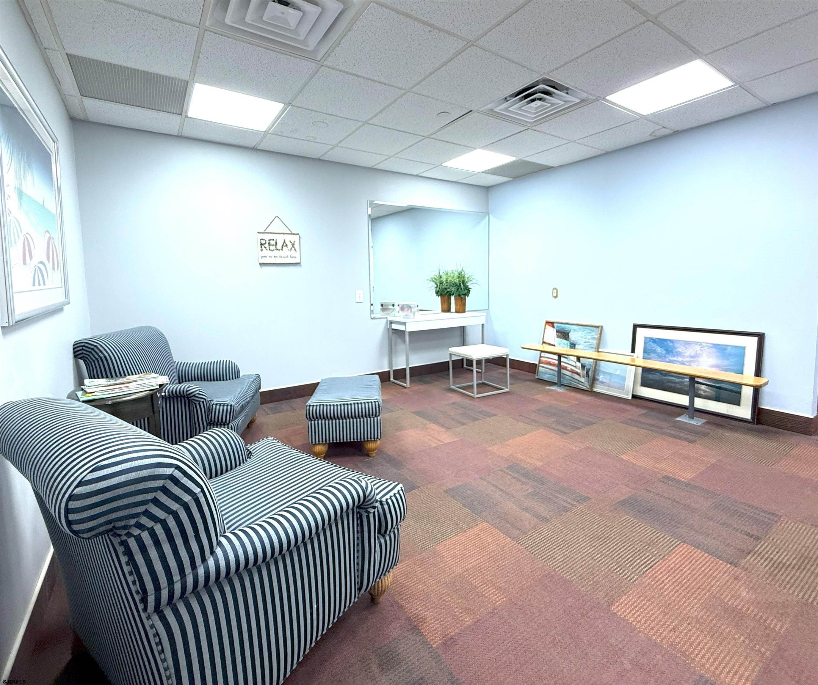 3101 Boardwalk, Unit 1402A1 Atlantic City, NJ 08401 - Photo 25 of 31 a bedroom with two beds and a desk