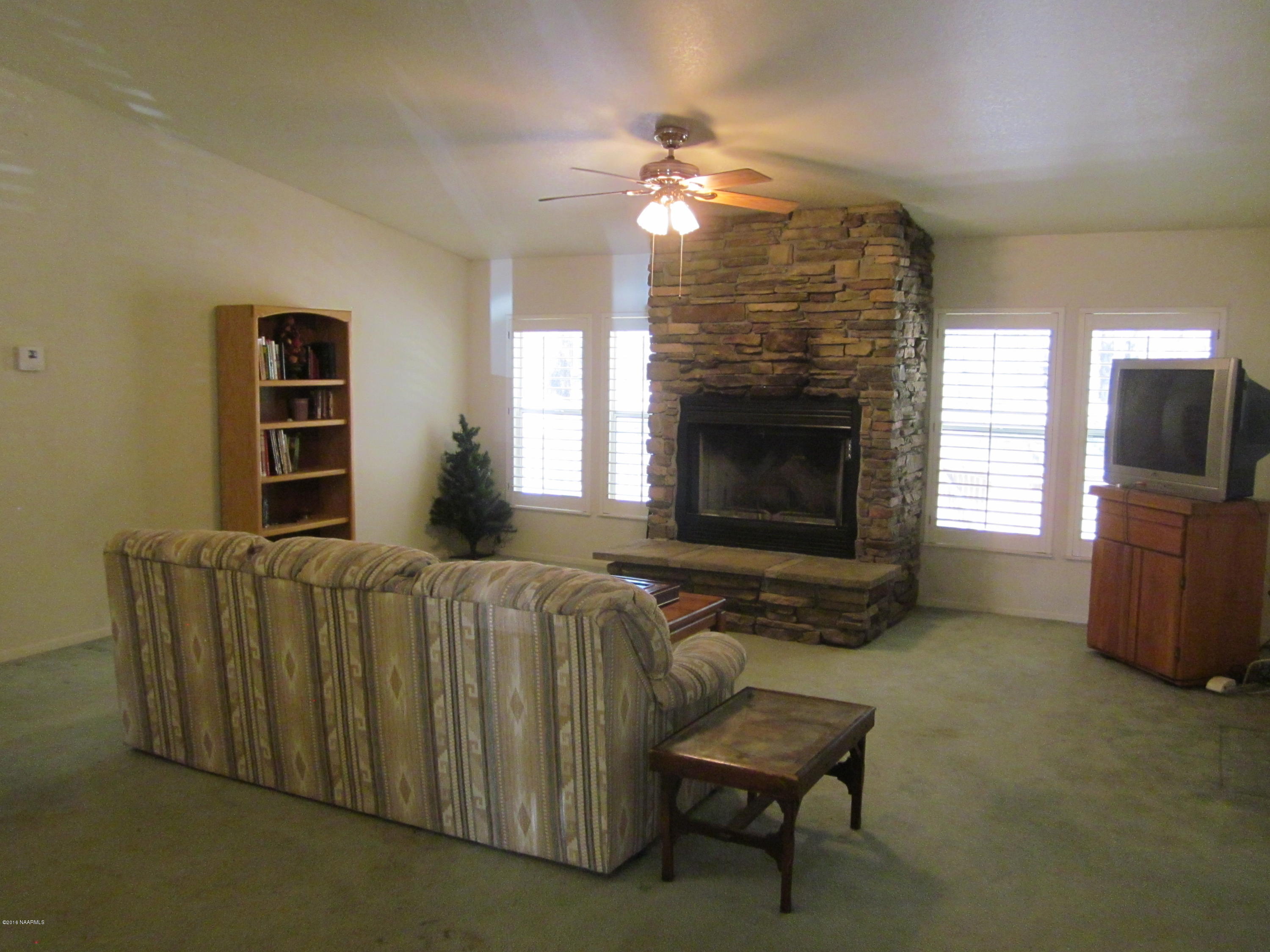 6916 North Spring Valley Road Parks, AZ 86018 - Photo 12 of 29 livingroom