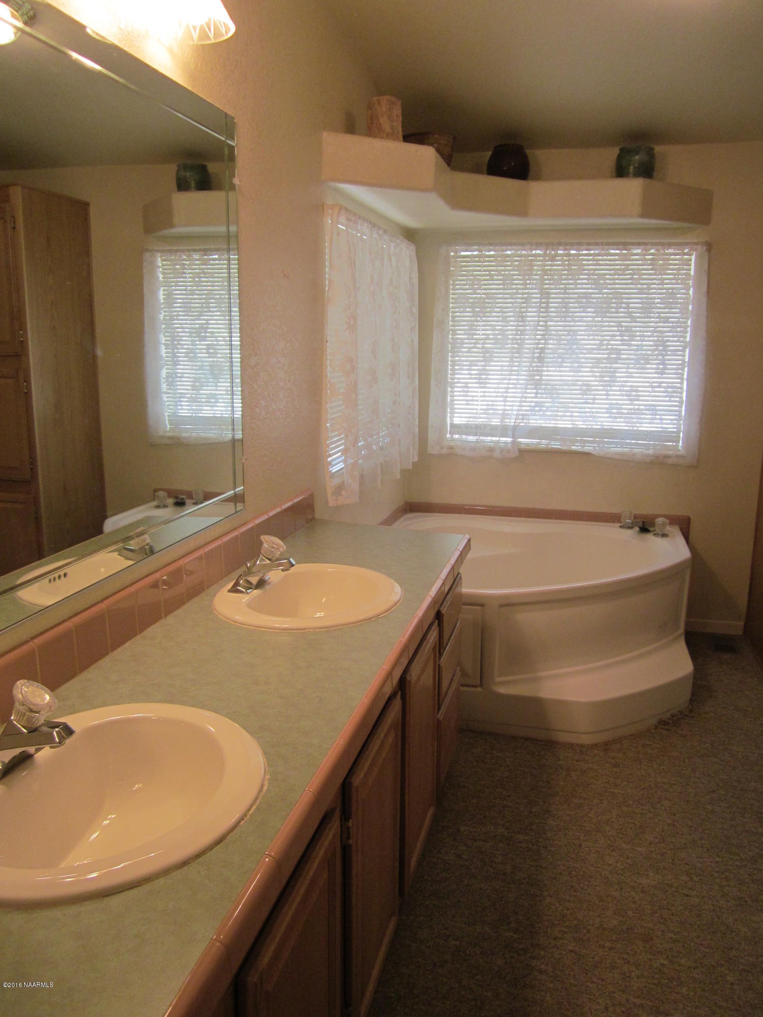 6916 North Spring Valley Road Parks, AZ 86018 - Photo 16 of 29 masterbath