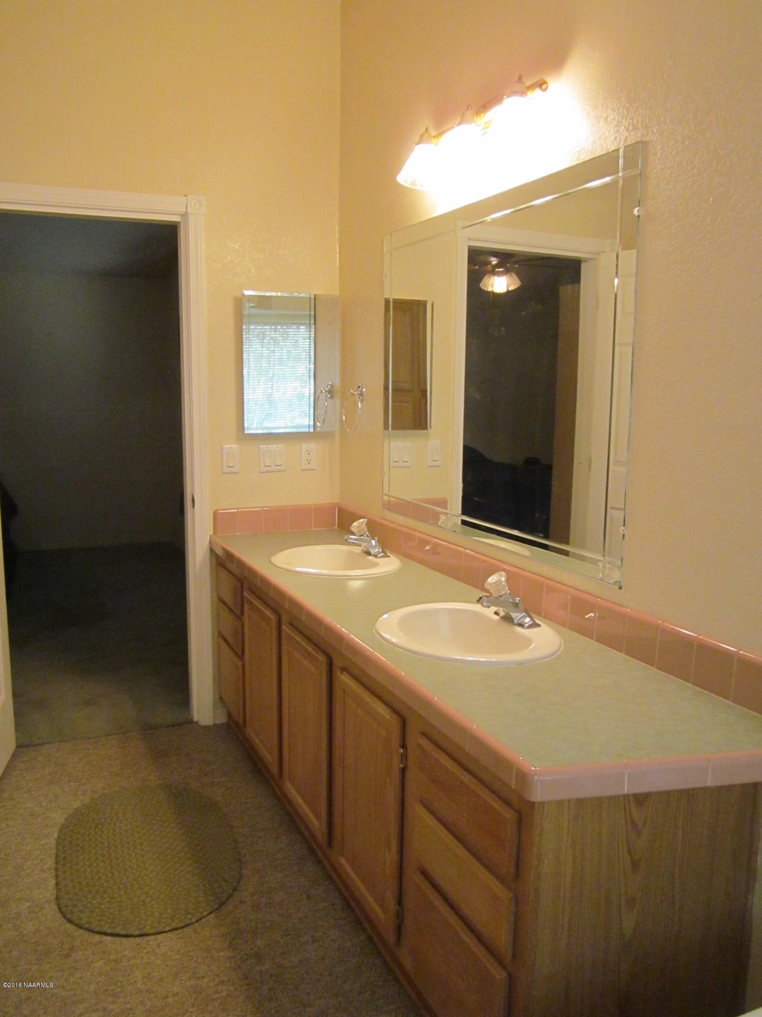 6916 North Spring Valley Road Parks, AZ 86018 - Photo 17 of 29 masterbath2