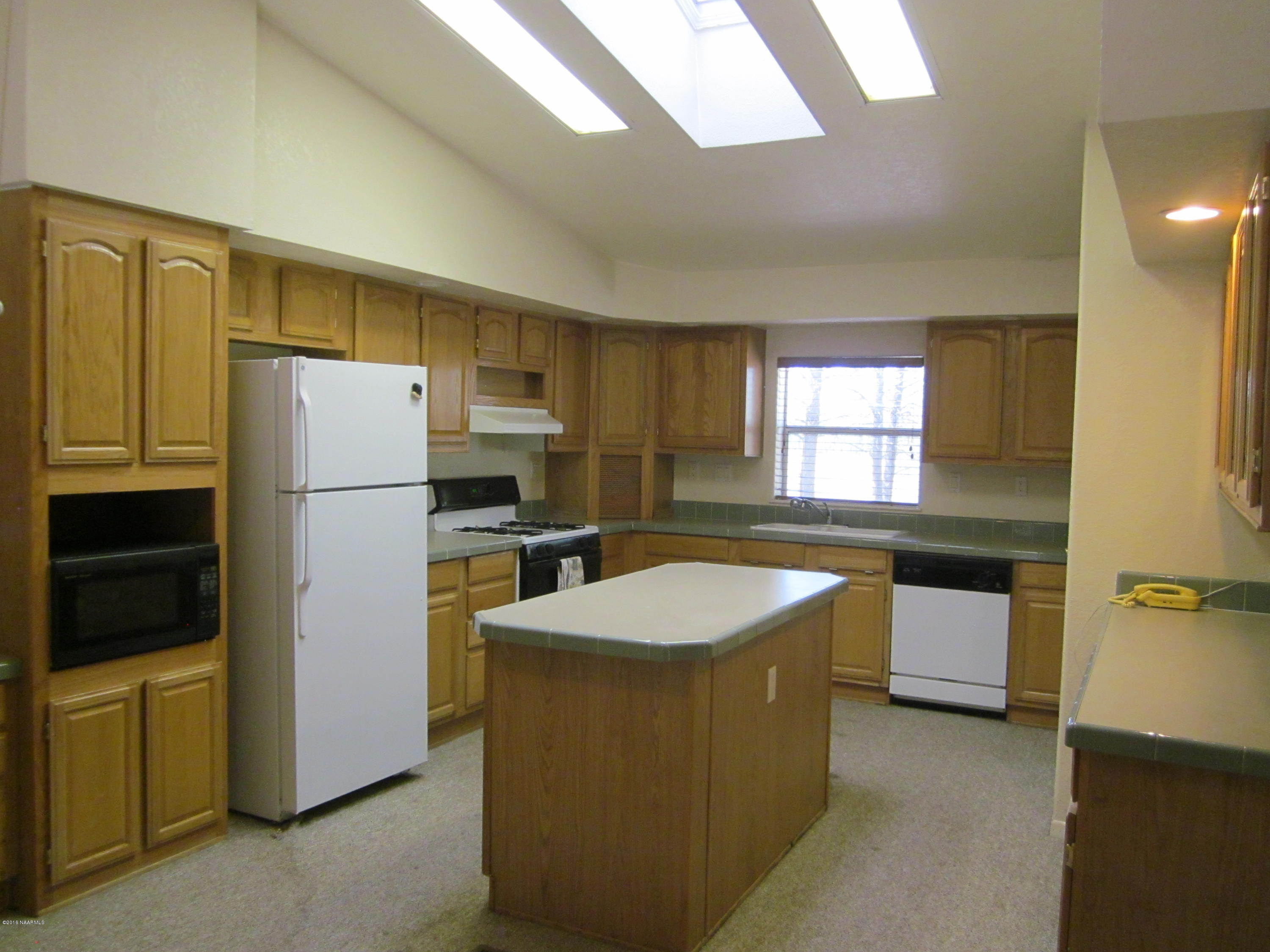 6916 North Spring Valley Road Parks, AZ 86018 - Photo 7 of 29 kitchen