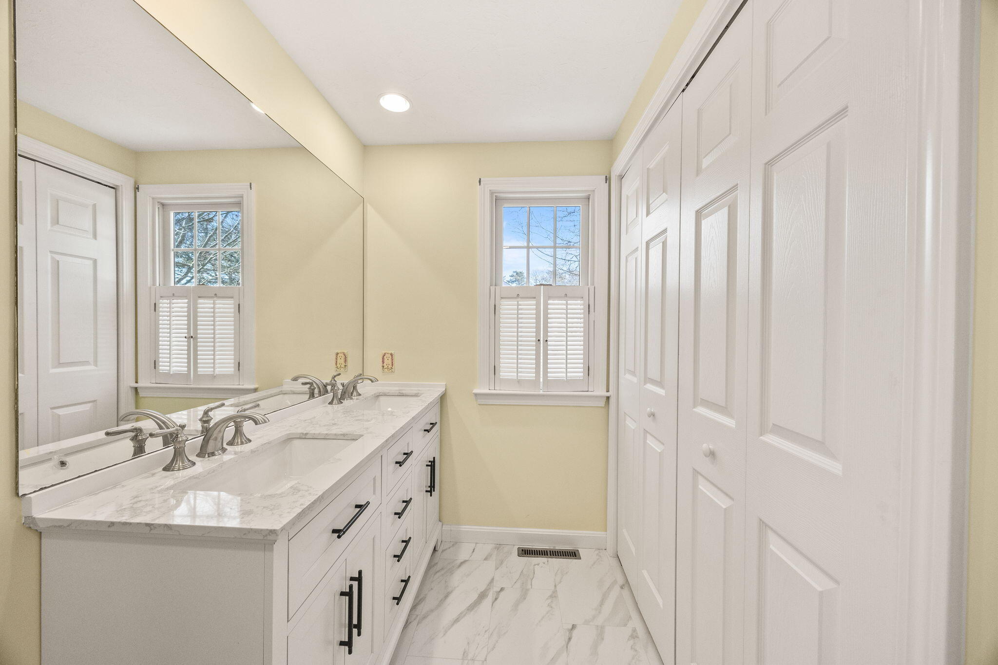 84 Middle Road South Chatham, MA 02659 - Photo 22 of 48 a bathroom with a sink a vanity and a mirror