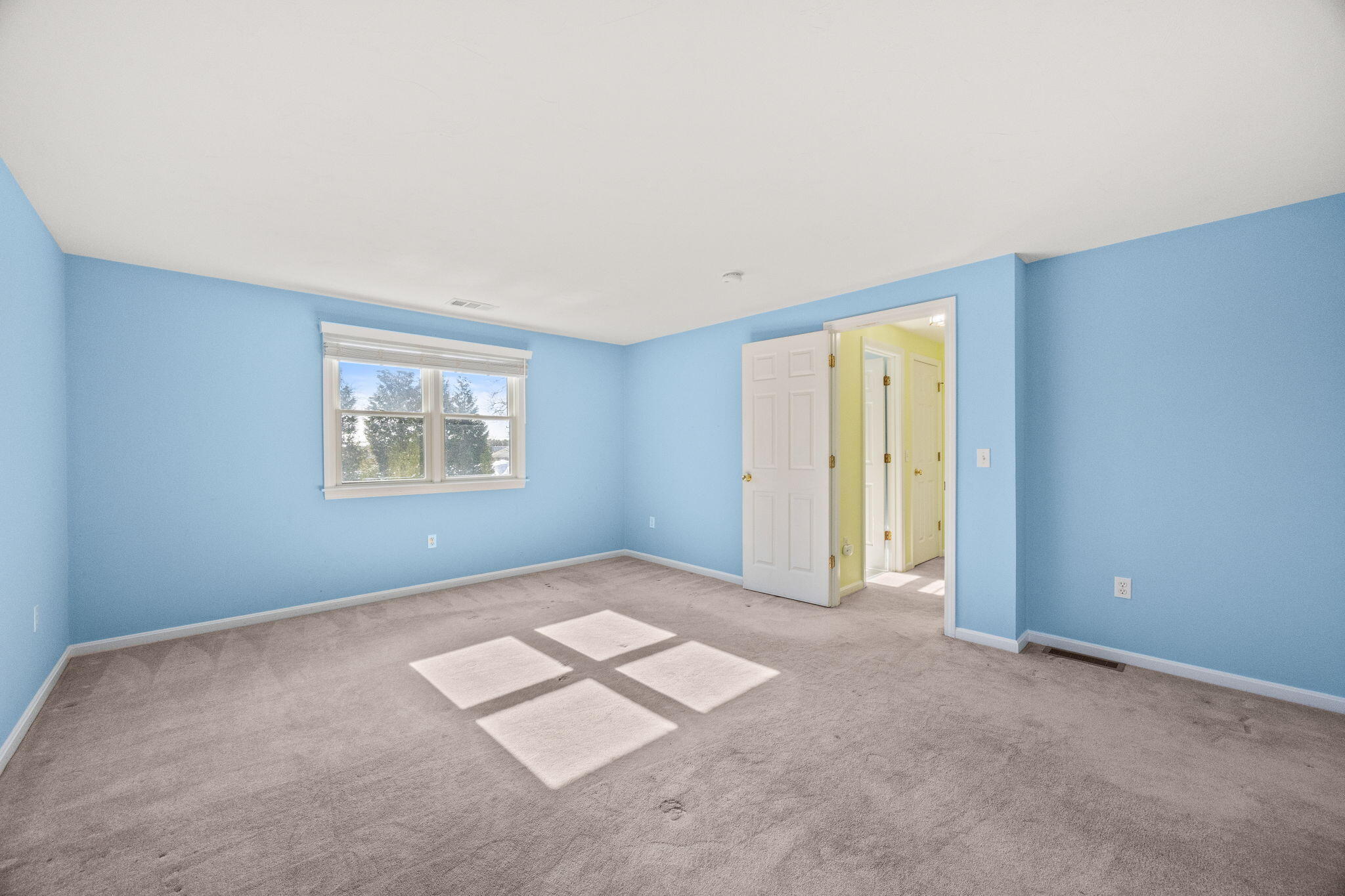 84 Middle Road South Chatham, MA 02659 - Photo 24 of 48 an empty room with windows