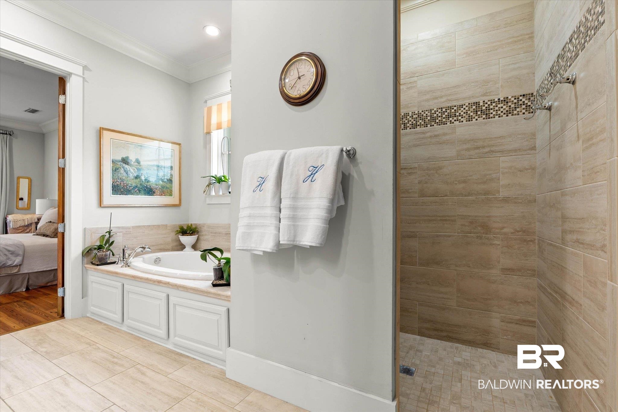 561 Falling Water Boulevard Fairhope, AL 36532 - Photo 20 of 45 Primary Tub and Shower