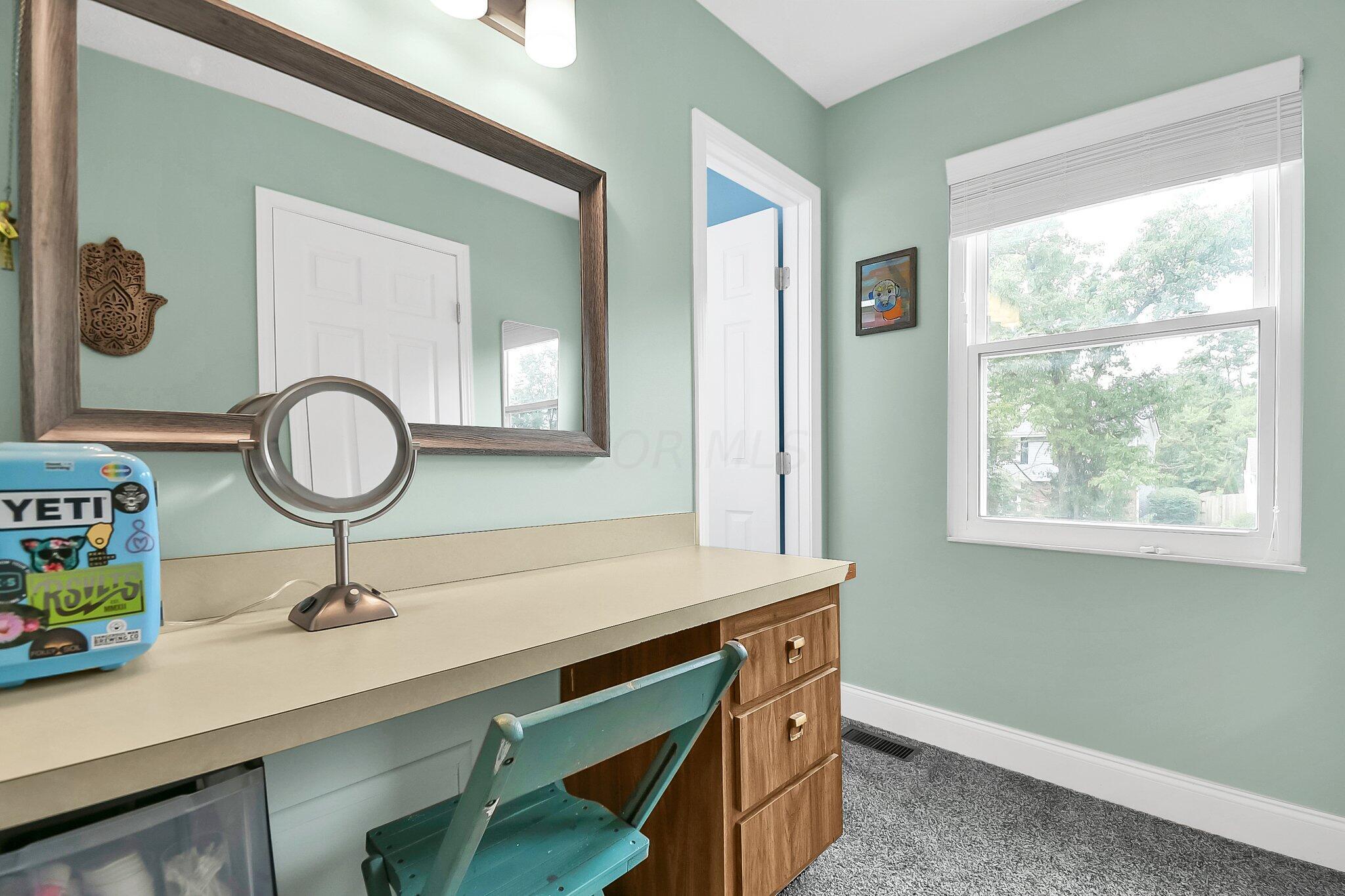 278 Rimbey Avenue Columbus, OH 43230 - Photo 21 of 29 Primary Suite Vanity