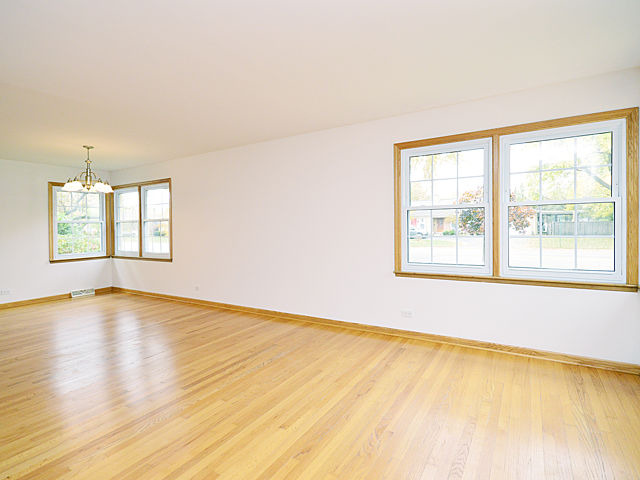 1521 Manor Lane Park Ridge, IL 60068 - Photo 4 of 21