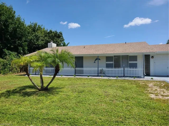 a view of a house with a backyard