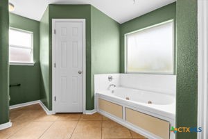 4207 Mildred Avenue Killeen, TX 76549 - Photo 8 of 15 a bathroom with a bathtub and a shower