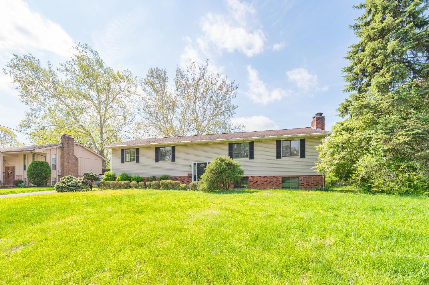 3647 East Galbraith Road Amberley, OH 45236 - Photo 2 of 40