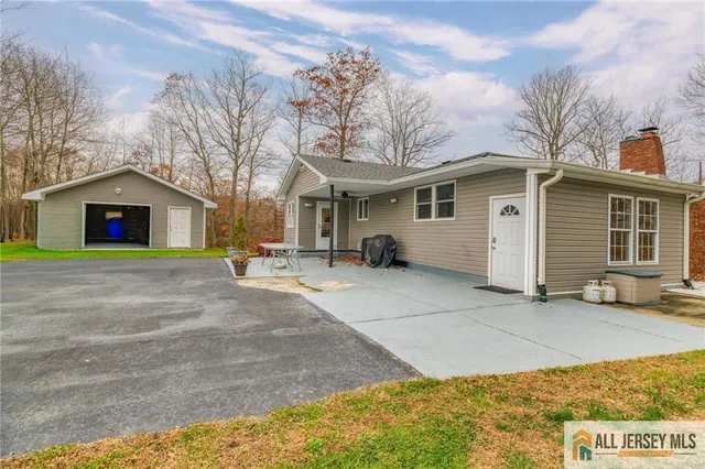 a view of a house with a yard and garage