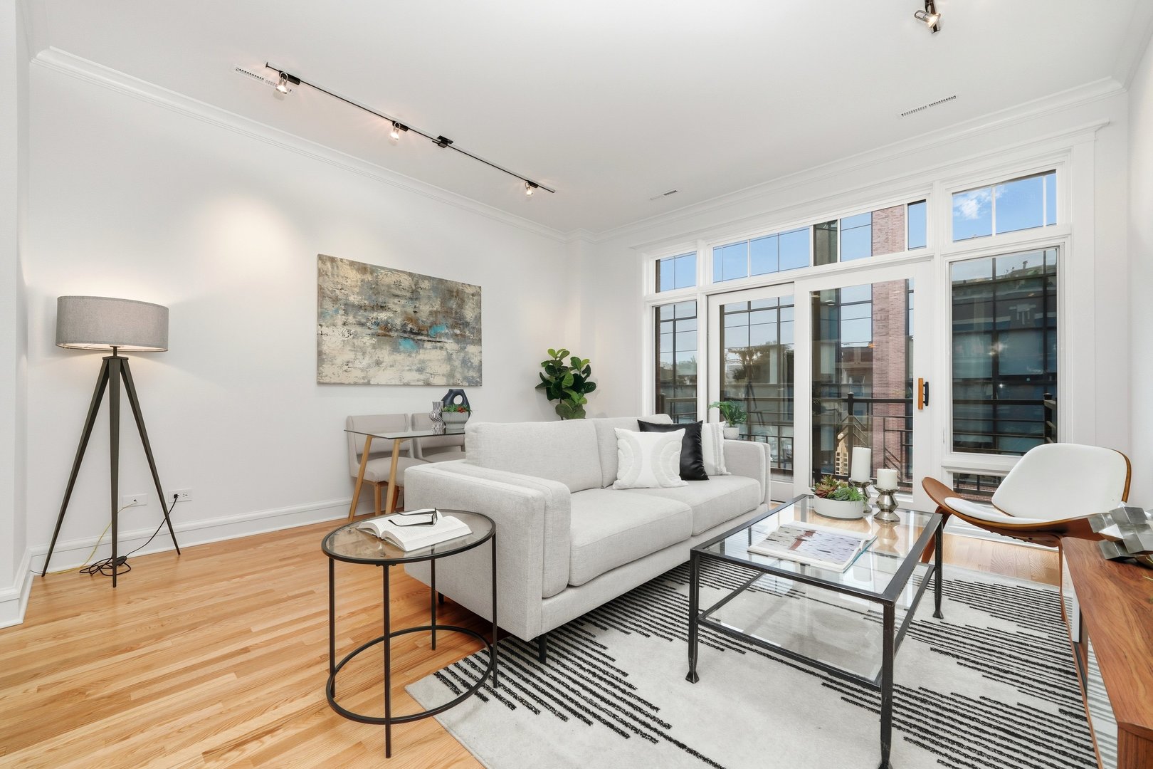 800 West Cornelia Avenue, Unit 307 Chicago, IL 60657 - Photo 12 of 22 a living room with furniture a table and a large window