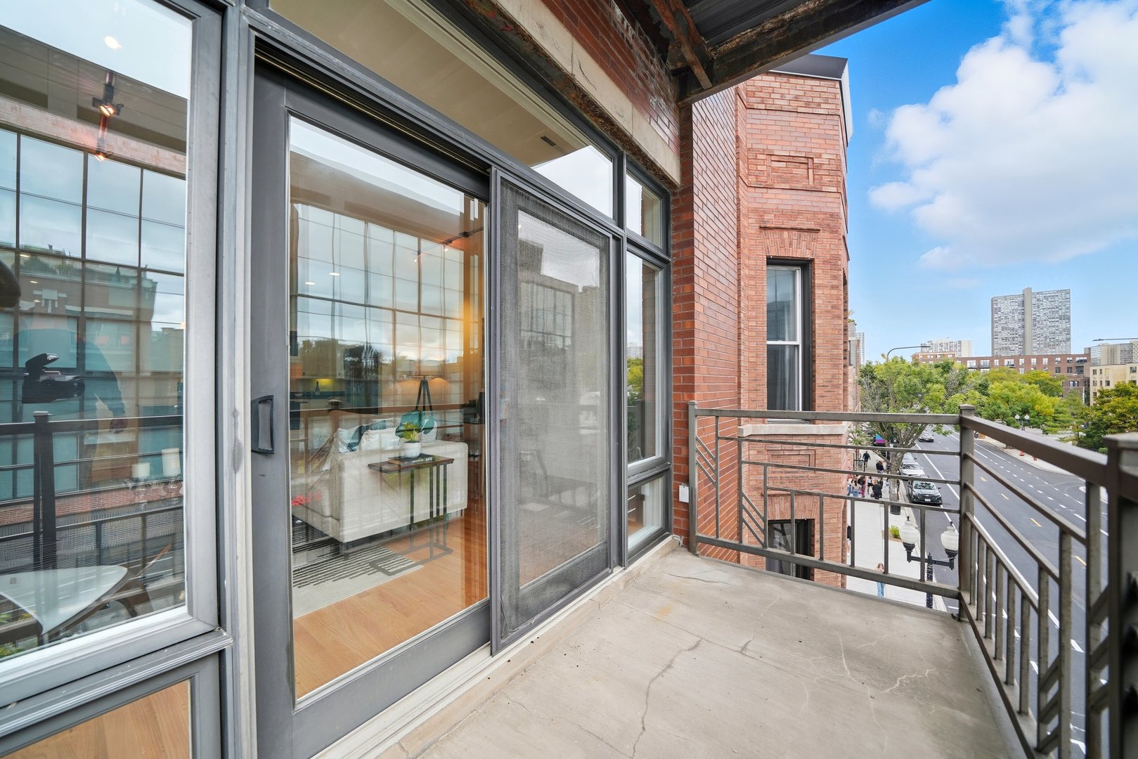 800 West Cornelia Avenue, Unit 307 Chicago, IL 60657 - Photo 15 of 22 a view of a balcony with furniture