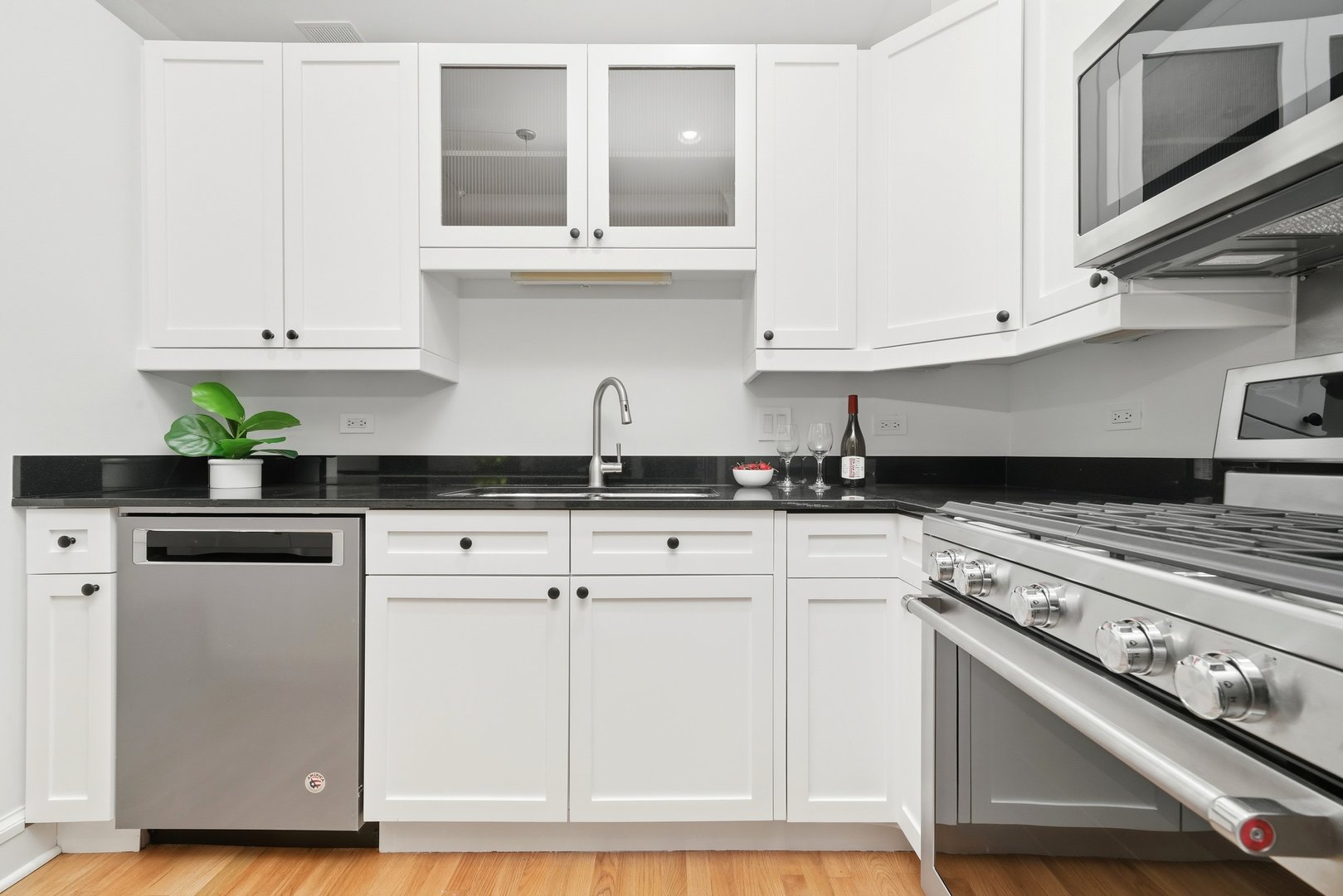 800 West Cornelia Avenue, Unit 307 Chicago, IL 60657 - Photo 17 of 22 a kitchen with white cabinets and white appliances