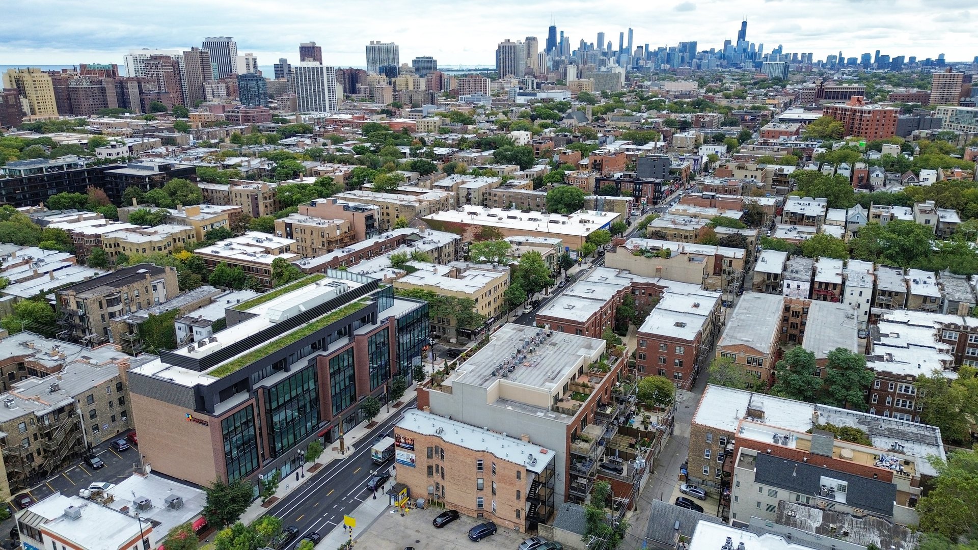 800 West Cornelia Avenue, Unit 307 Chicago, IL 60657 - Photo 22 of 22 a city view with tall buildings
