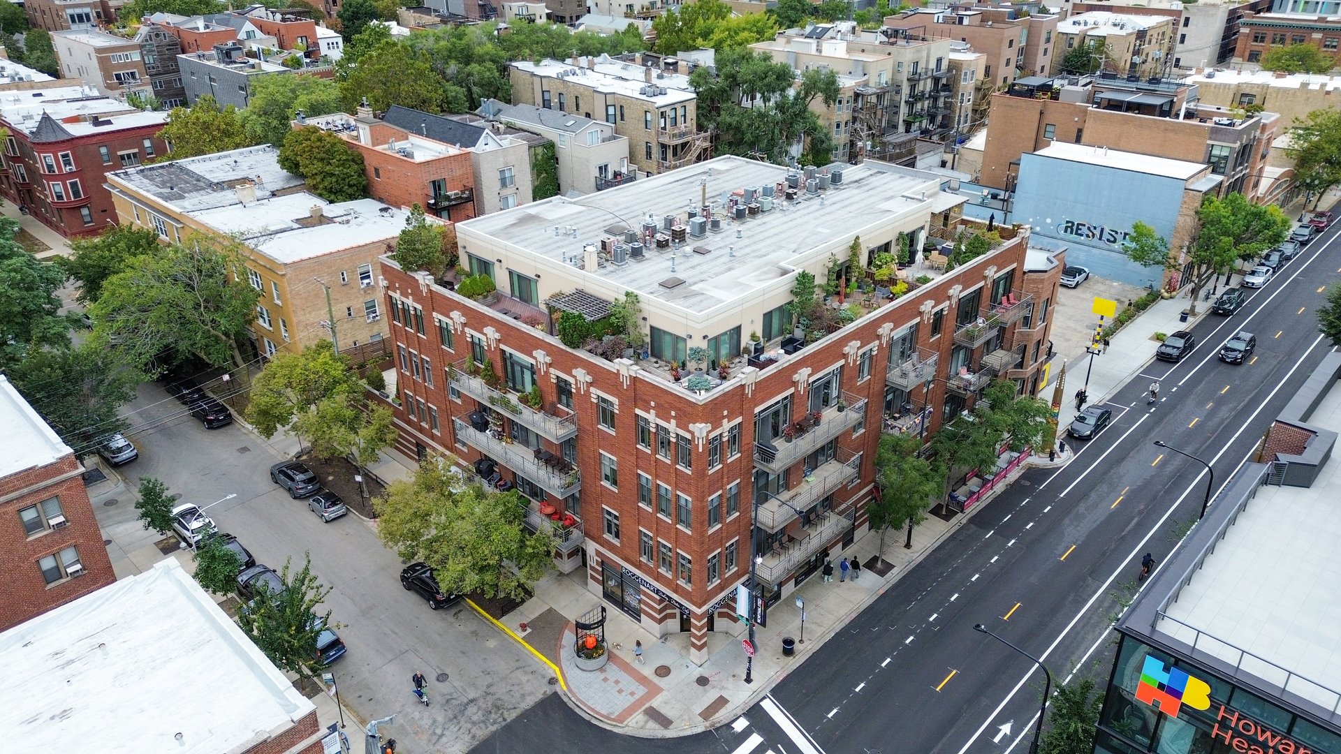 800 West Cornelia Avenue, Unit 307 Chicago, IL 60657 - Photo 3 of 22 an aerial view of a city