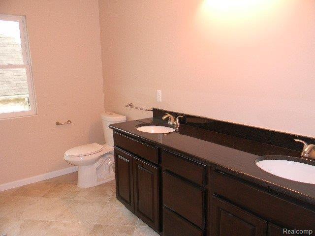 2035 Cattail Circle Rochester, MI 48309 - Photo 19 of 24 18 (2).JPG