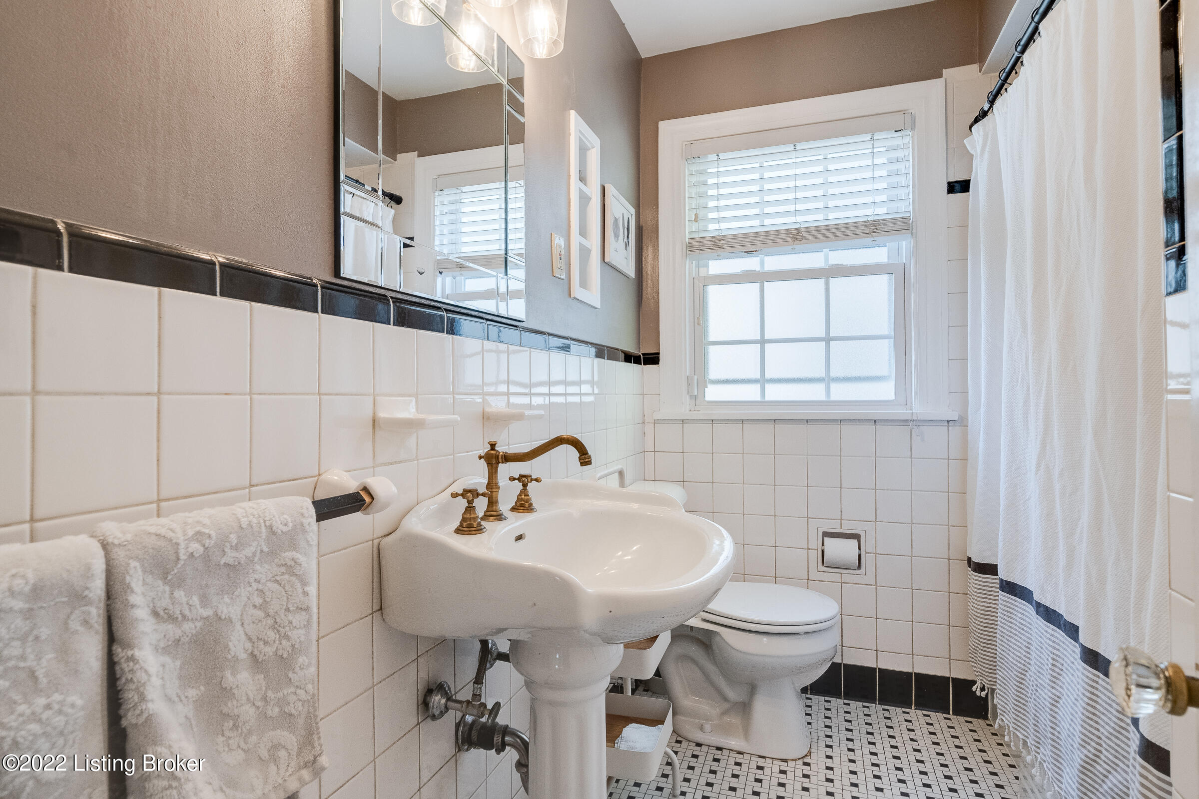 4017 Hillsboro Road Louisville, KY 40207 - Photo 22 of 47 4017 Hillsboro Rd-22