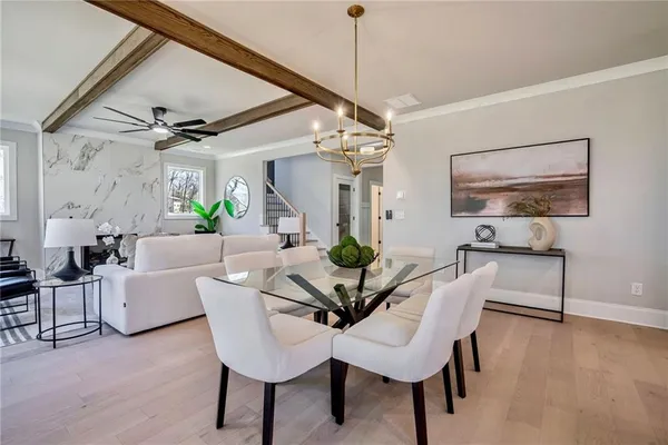 a view of a livingroom with furniture and a ceiling fan