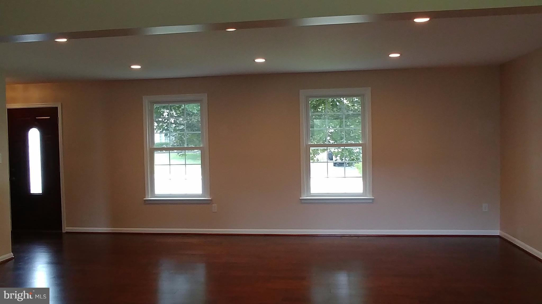 10452 Sweepstakes Road Damascus, MD 20872 - Photo 5 of 28 Living Room