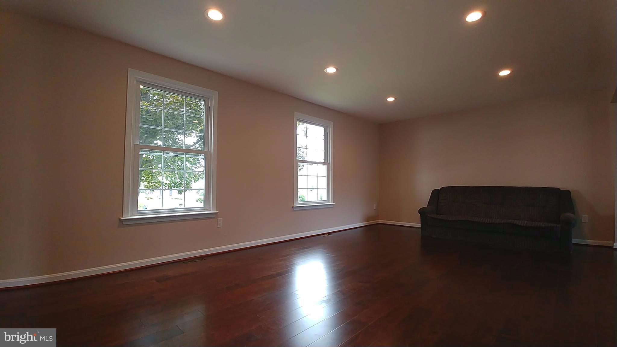 10452 Sweepstakes Road Damascus, MD 20872 - Photo 6 of 28 Living Room