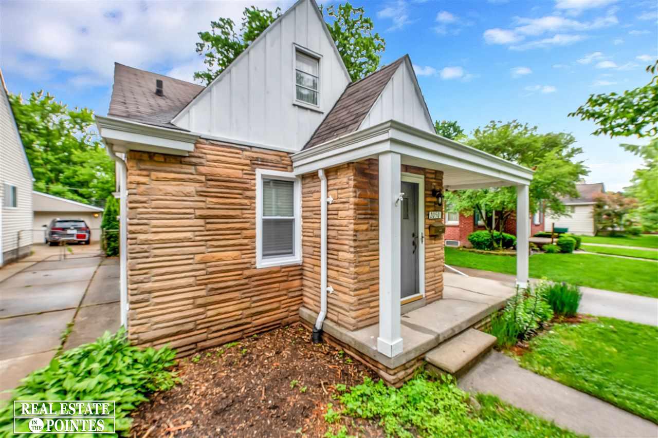 2050 Roslyn Road Grosse Pointe Woods, MI 48236 - Photo 4 of 30
