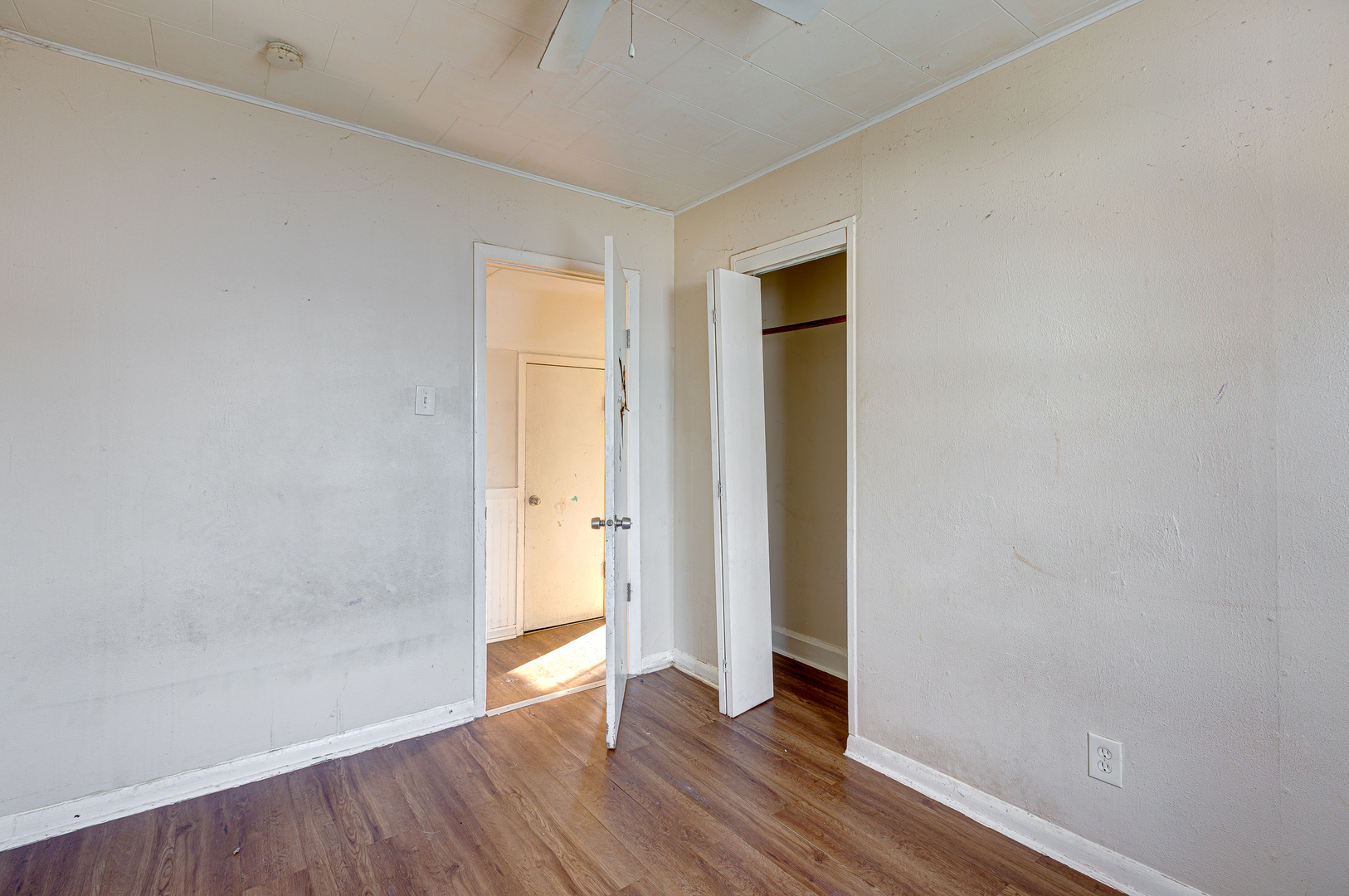 326 West Park Road Round Lake, IL 60073 - Photo 11 of 22 a view of an empty room with wooden floor