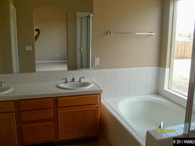 13577 Gold Run Drive Reno, NV 89521 - Photo 8 of 13 a bathroom with a sink and a bathtub