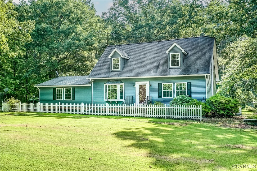 13800 Cross County Road Mineral, VA 23117 - Photo 33 of 47 a front view of a house with a garden and plants