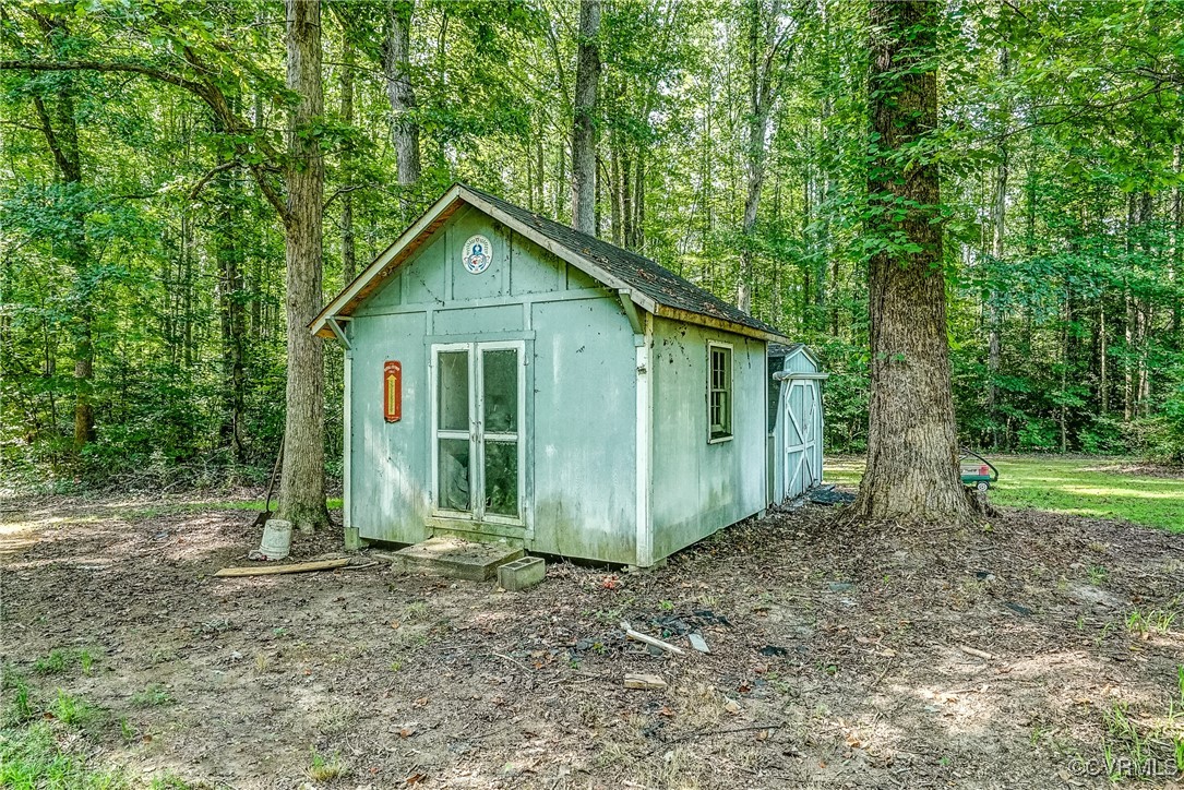 13800 Cross County Road Mineral, VA 23117 - Photo 44 of 47 a view of a house with backyard
