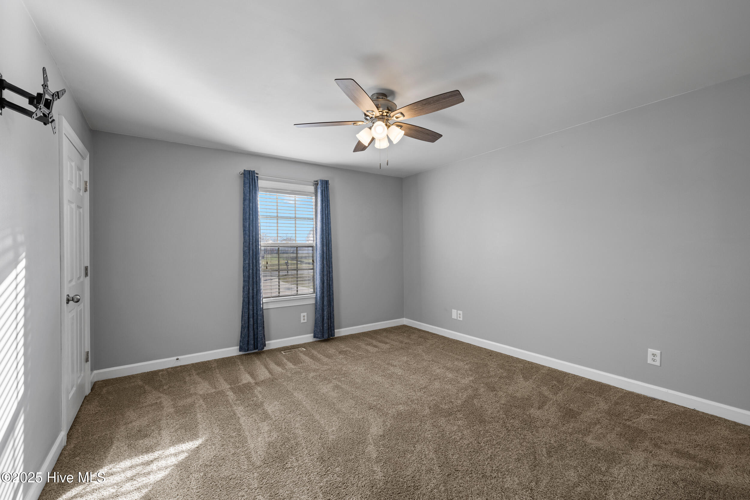 105 Olive Lane Mount Olive, NC 28365 - Photo 16 of 31 Primary Bedroom