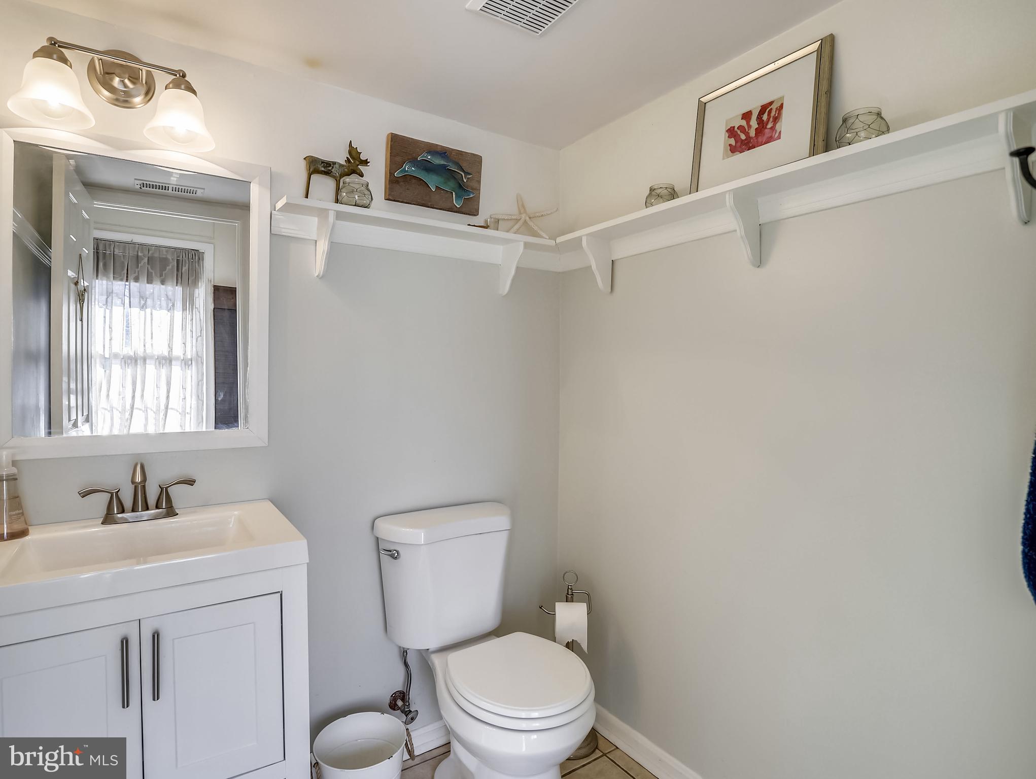 3613 Edgemont Street Edgewater, MD 21037 - Photo 14 of 62 Powder room - main level