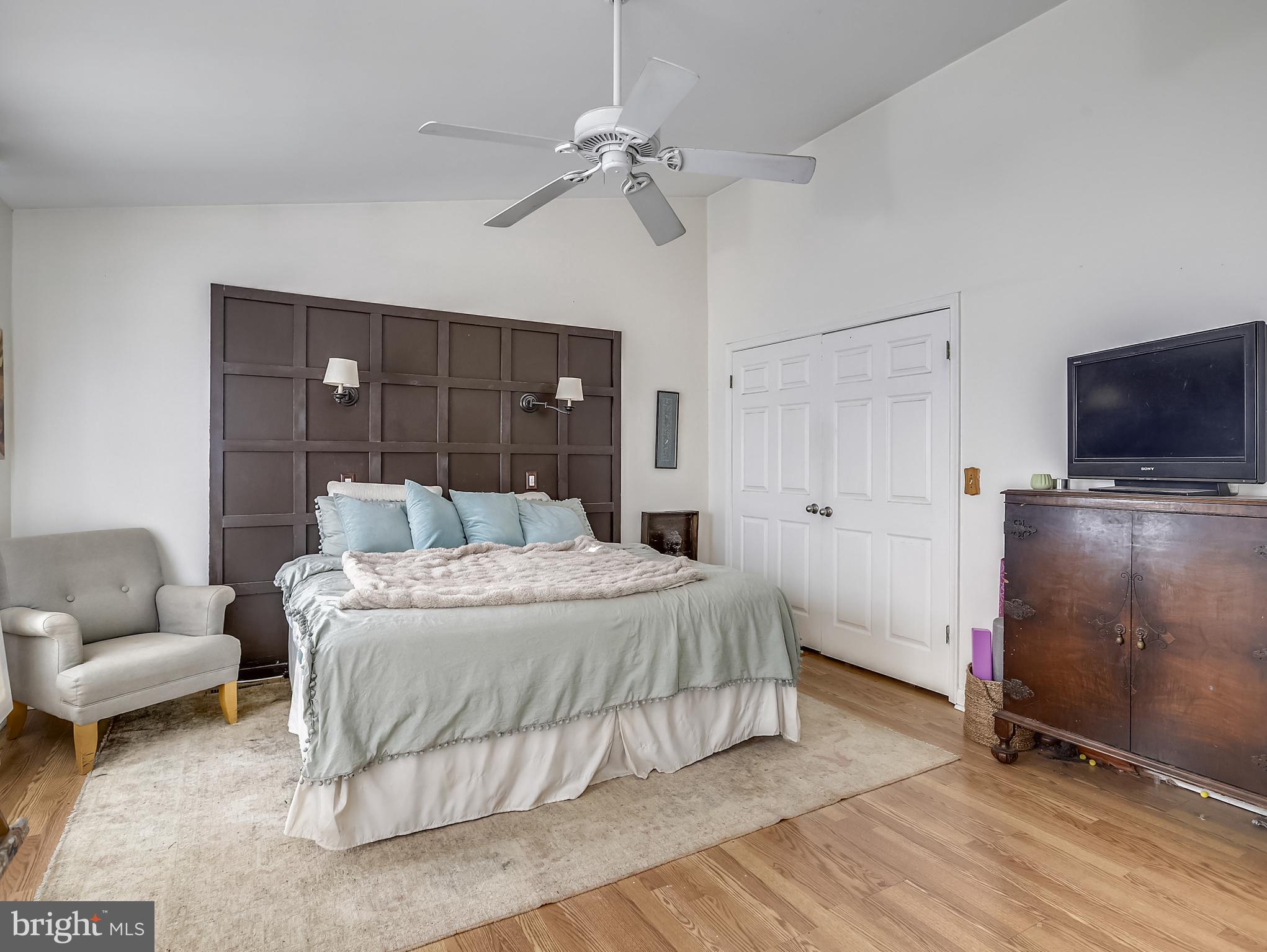 3613 Edgemont Street Edgewater, MD 21037 - Photo 16 of 62 Primary bedroom with vaulted ceiling